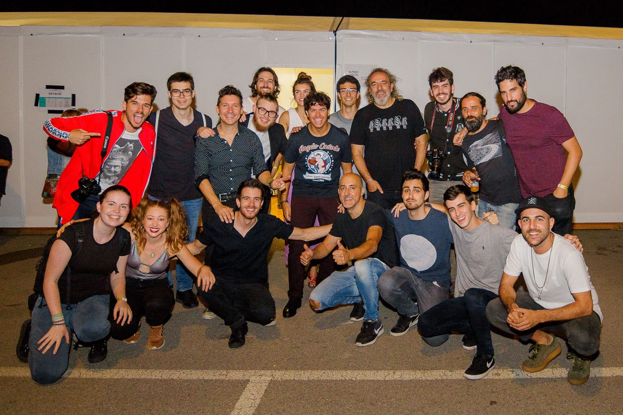 El equipo al completo de la gira de Alfred García